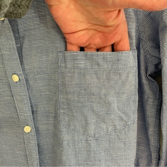 GAP The Fitted Boyfriend Striped Blue/White Button Down Front Pocket Shirt - Picture 5 of 7